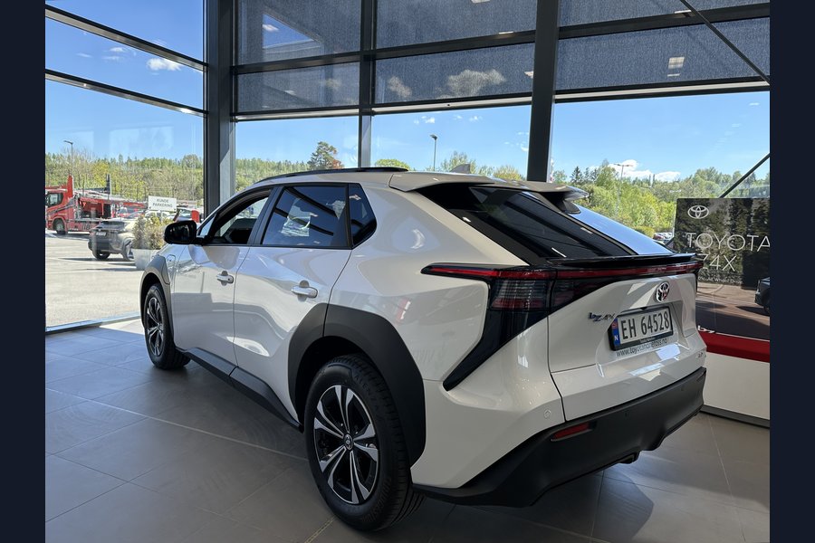 Toyota bZ XLE AWD (new)