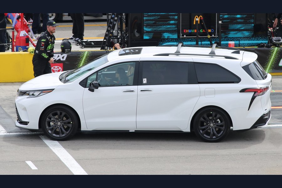 Sienna Hybrid XLE (new)